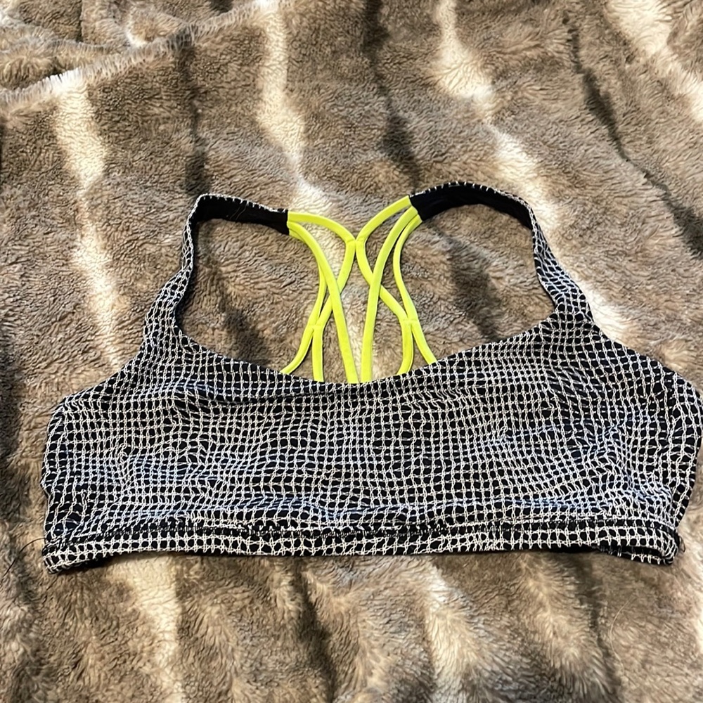 Lululemon sports bra size 6